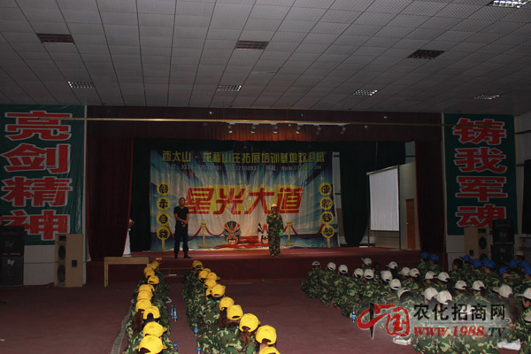 ����ɽ�f��Խ�Լ���Ӗ�ĵ�