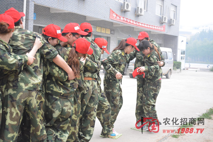 ͨ�^�M�Ɂ��R�d�Ҷ��������˴�֮�gҪ�໥�f(xi��)�����໥���Σ�Ҫ���ø����ͷ�I��