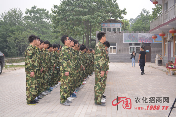 野外拓展訓(xùn)練