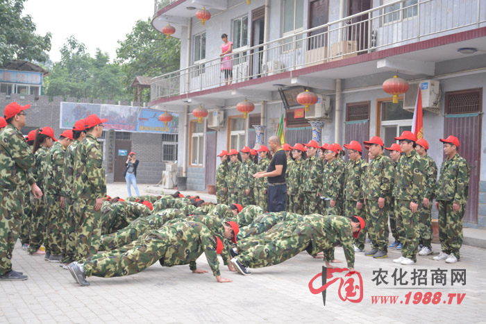 野外拓展訓(xùn)練