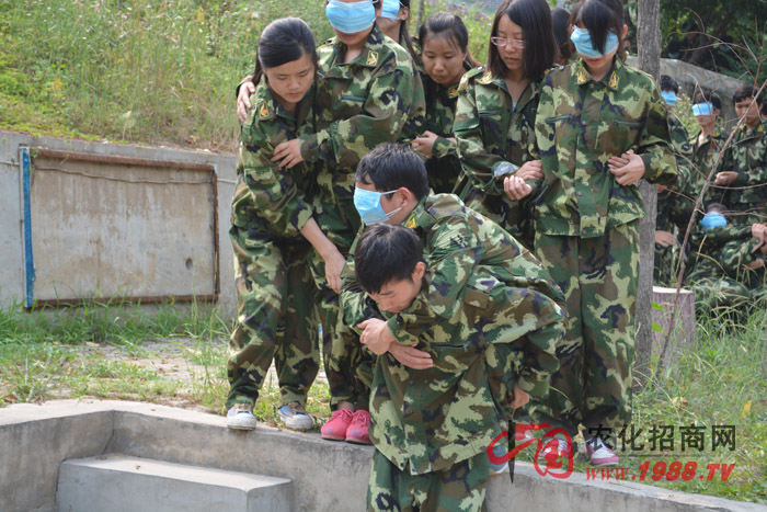 野外拓展訓(xùn)練