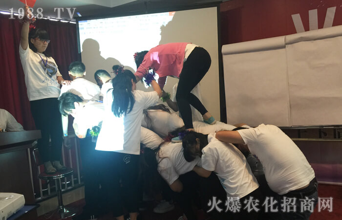 不做語言的巨人 行動(dòng)的矮子!