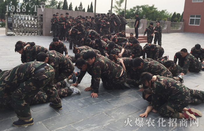 ��Խ������ƴ���^����