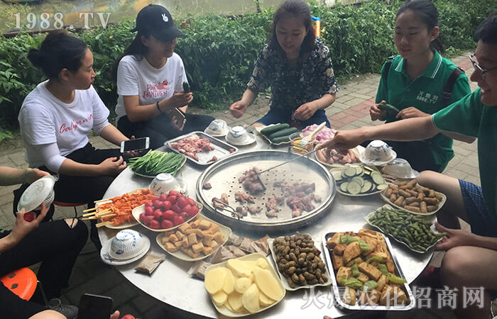 ������������ؓ�ഺ���y�ֲ��M������ǰ�У�