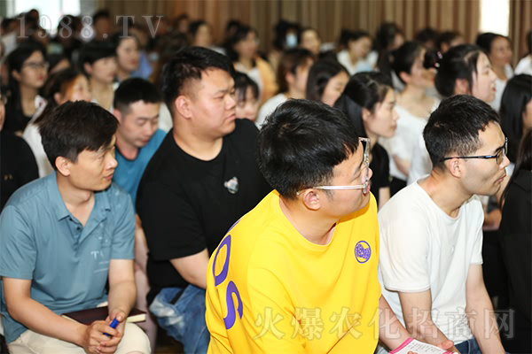 路在腳下夢在心中